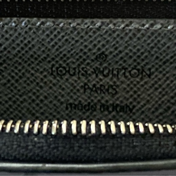 LOUIS VUITTON Tiaga Silver Gray Card Holder Coin Case - Picture 7 of 9